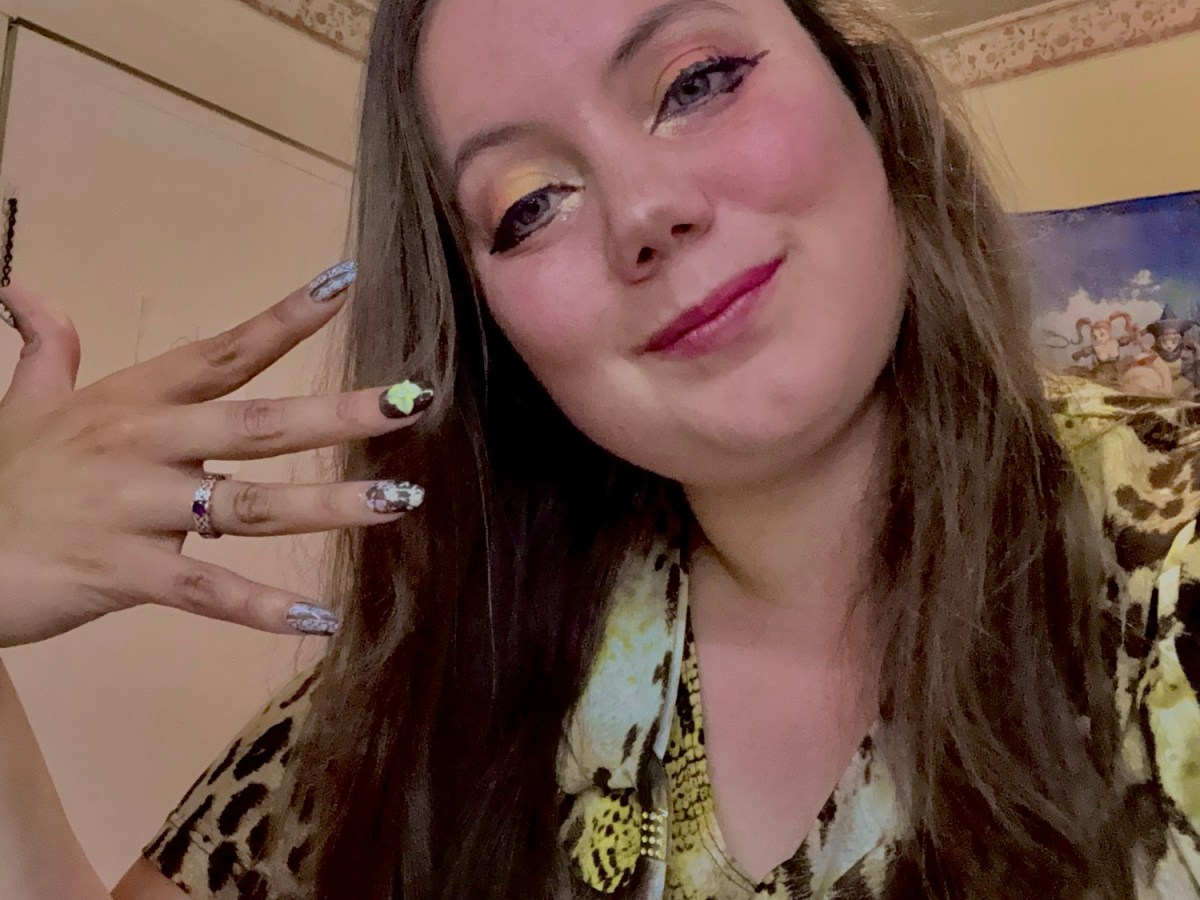 Unhinged Temporary Press on Nail Tutorial